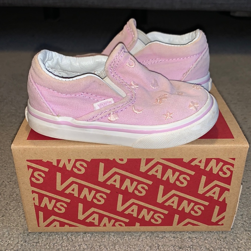 Lilac embroidered Vans